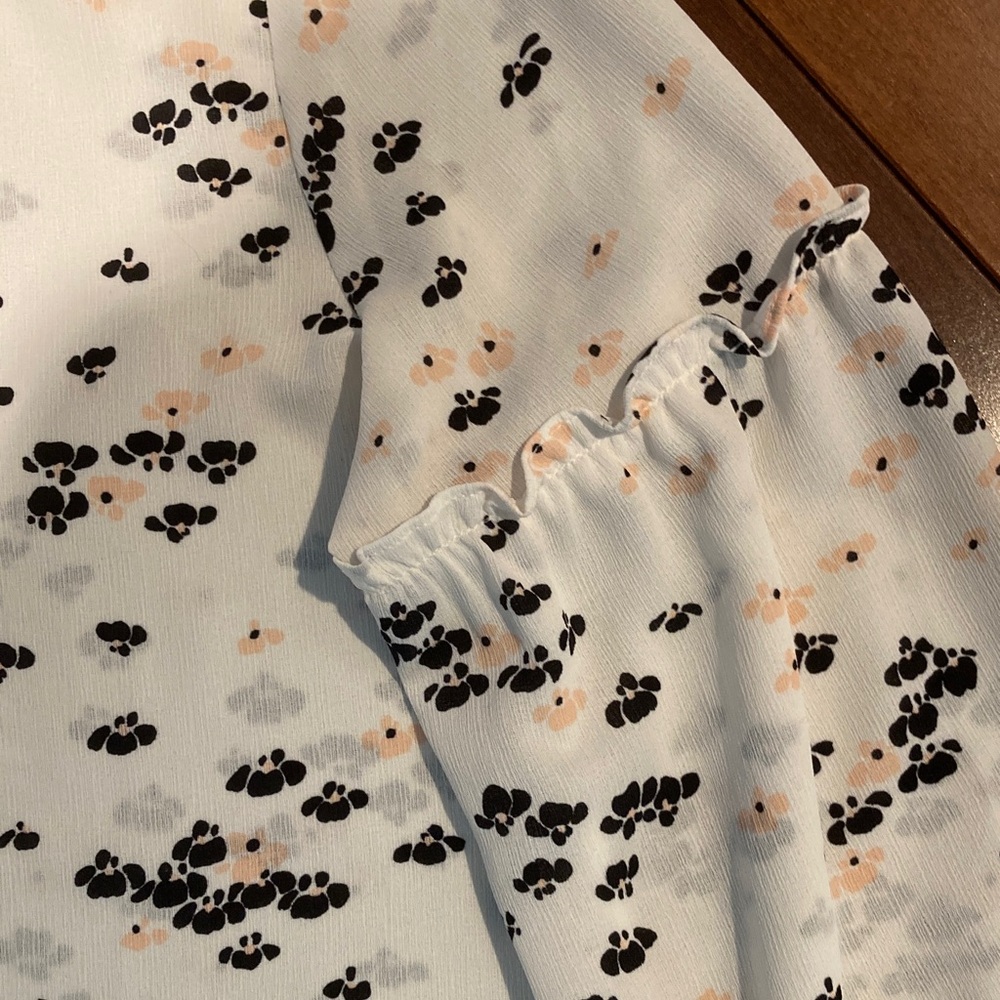 Ann Taylor Floral Blouse - White and Black Size M - Picture 3 of 5